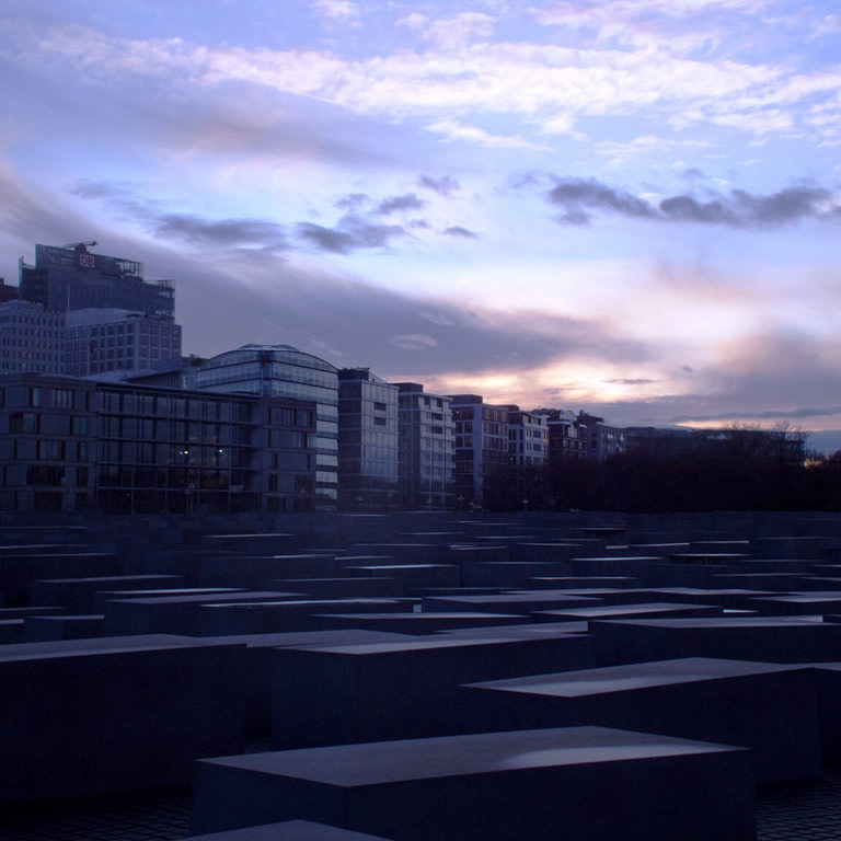 Classique - 08 - Caroussel - le mémorial de l_holocausste