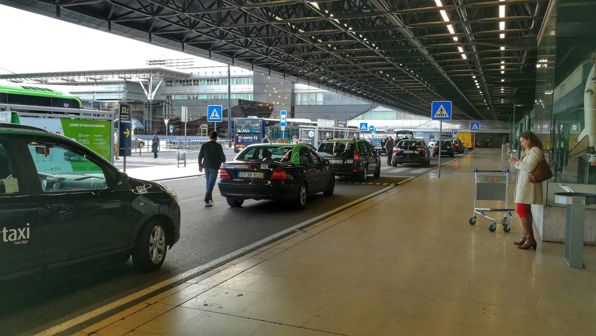 Les taxis à Lisbonne doivent être pris au hall des départs pour éviter les arnaques