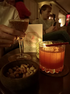 Red Frog Speakeasy est le plus célèbre bar à cocktail de Lisbonne avec son ambiance de la prohibition et ses cocktails étonnants