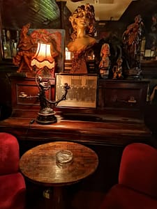 Bar procopio à Lisbonne, un speakeasy célèbre pour ses intrigues politiques pendant la guerre froide.