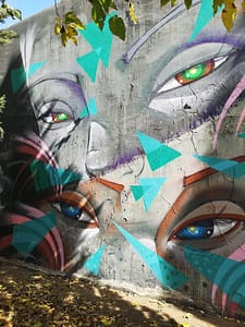Oeuvre de street art par Utopia, sur le mur d'Amoreiras, le célèbre "Wall of Fame"à Lisbonne