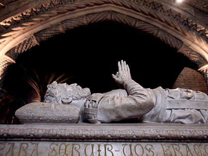 le tombeau de camoes au monastère des Hiéronymites le 10 juin jour du Portugal