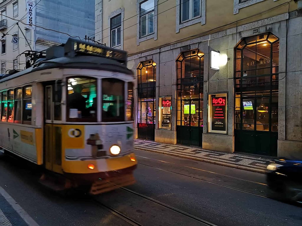 Spot Lisboa, the best bar in Lisbon to watch a football match of the league 1 or champions league, rugby top 14, 6 nations