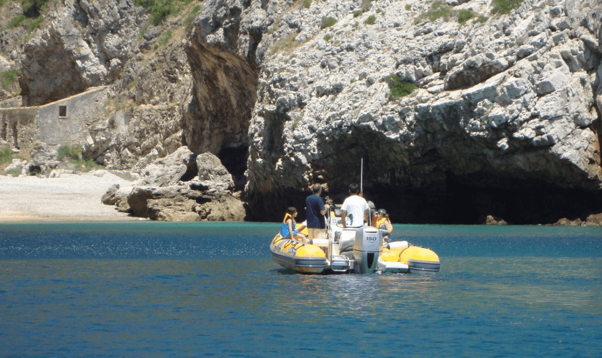 Return boat transfers to Praia da Baleeira