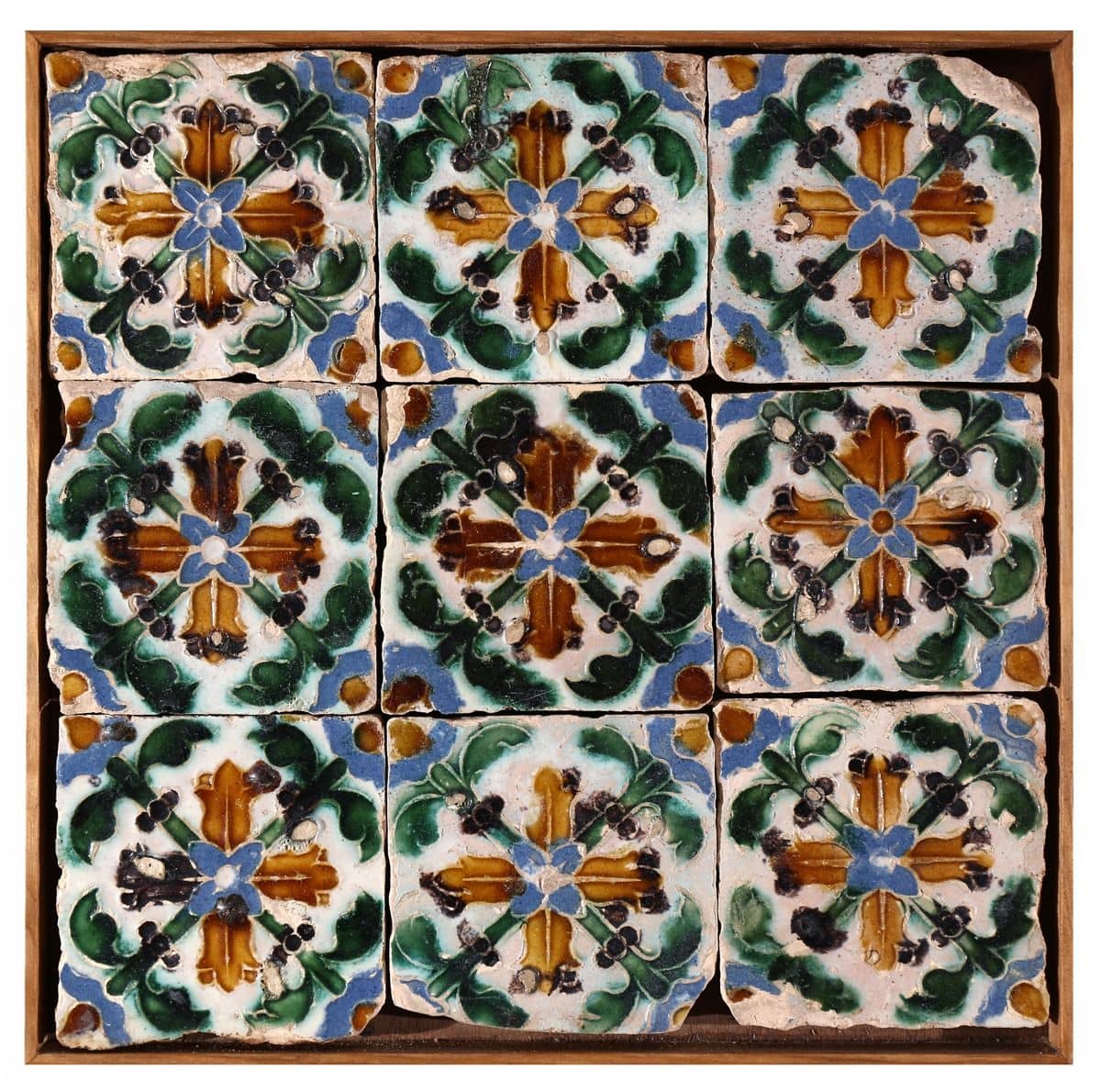 Panneau d'azulejos hispano-arabes du XVIe siècle que vous pouvez acheter chez D'Orey à Lisbonne