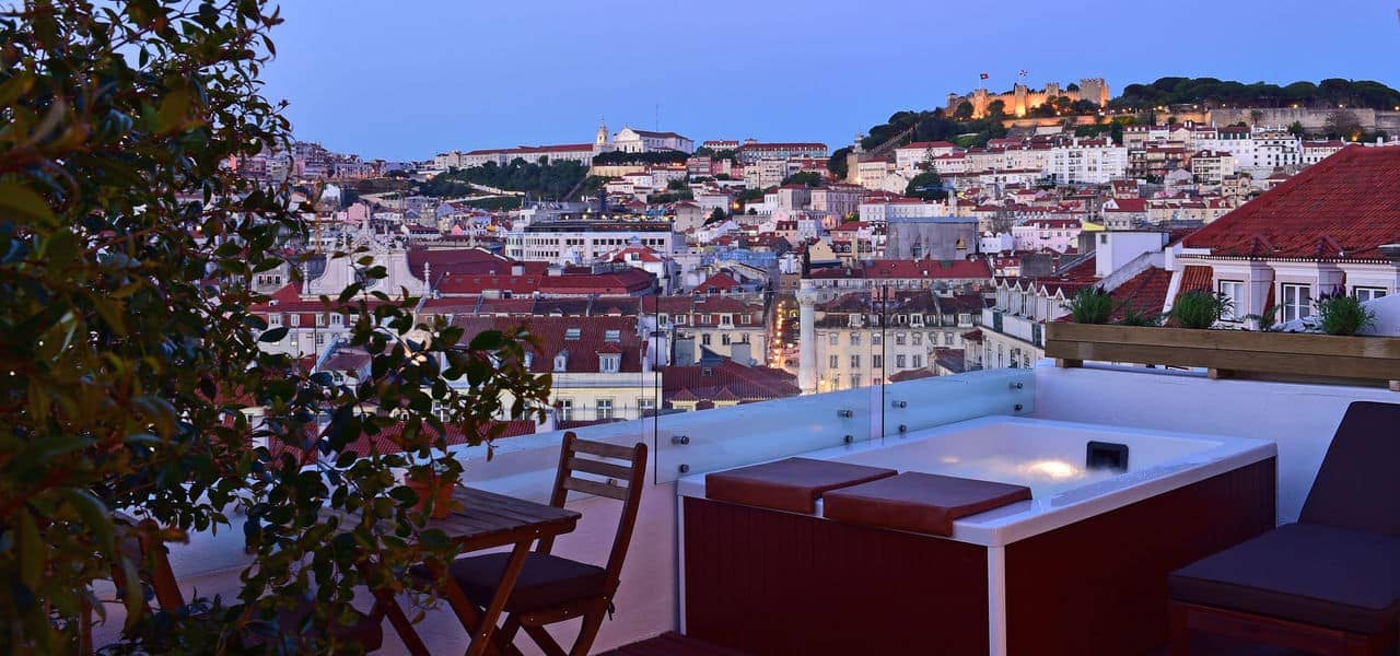 bed and breakfast guesthouse casa balthazar located in the chiado with a splendid view over Lisbon and with jacuzzi in room