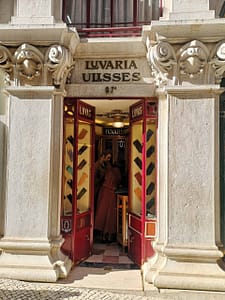 Magasin historique Ulisses situé à Lisbonne dans le quartier du Chiado et proposant des gants élégants en cuir fabriqués au Portugal