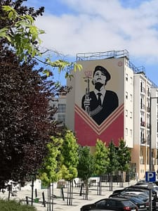 Street art à Graça de Shepard Fairey, artiste américain, rendant hommage à la révolution du 25 avril 1974.