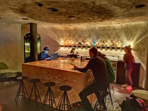 Toca da Raposa est un bar à cocktail situé dans le quartier du Chiado et qui offre une carte de cocktails uniques