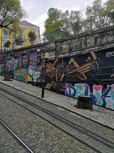 Street art dans le quartier du Bairro Alto à Lisbonne