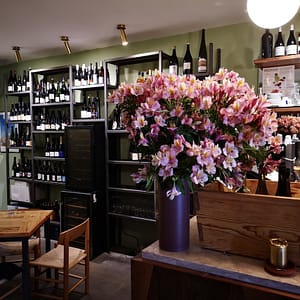Vino Vero is an Italian wine bar in Lisbon offering Italian and European wines and delicious food to share.