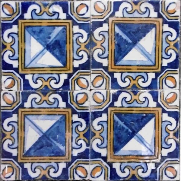 Semi-industrial tiles on the façade in Lisbon
