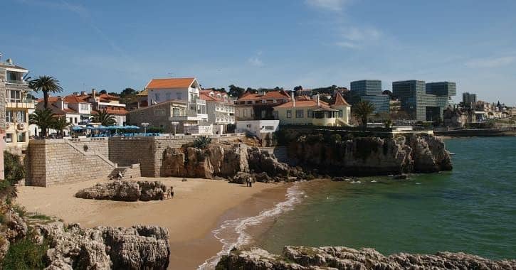 la plage Da Rainha a une des eaux les plus calmes du portugal