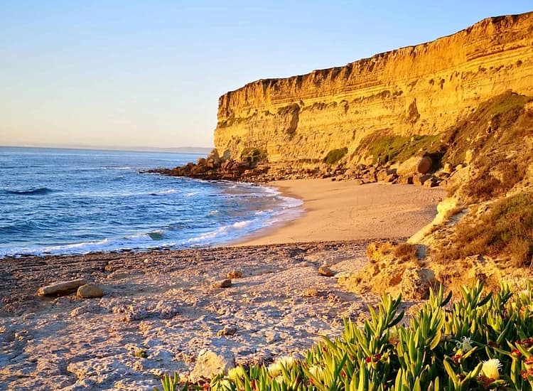 plage de rêve à lisbonne pour le coucher de soleil près de sesimbra et caparica