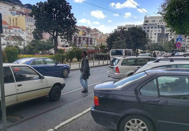 Complicated parking in Lisbon with few parking spots and difficult traffic