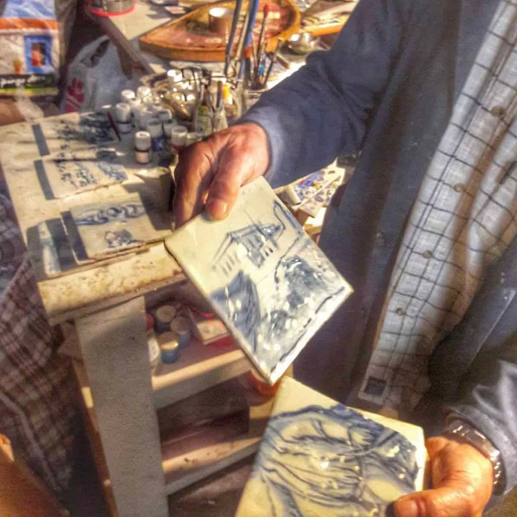 The unique pieces of Carlos, the best restorer of antique faience in Portugal, now deceased