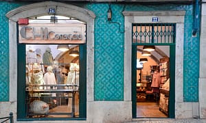 Shop in Alfama selling accessories and clothing made of high quality Portuguese wool from the Estrela mountain