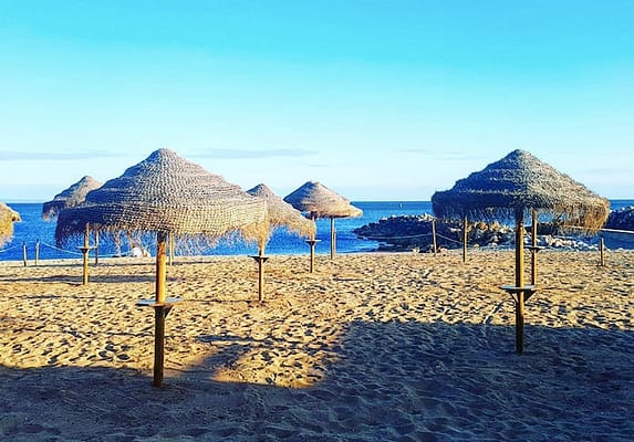 the beach of Caixas, quiet and clean it offers a private beach with deckchairs and beach umbrellas
