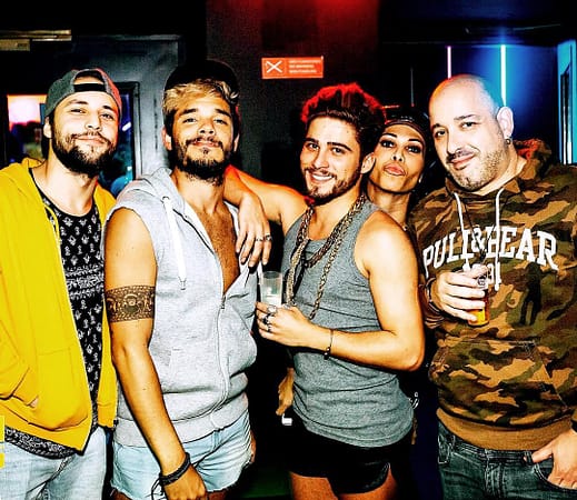 Friends is a gay cocktail bar located in the Bairro Alto district