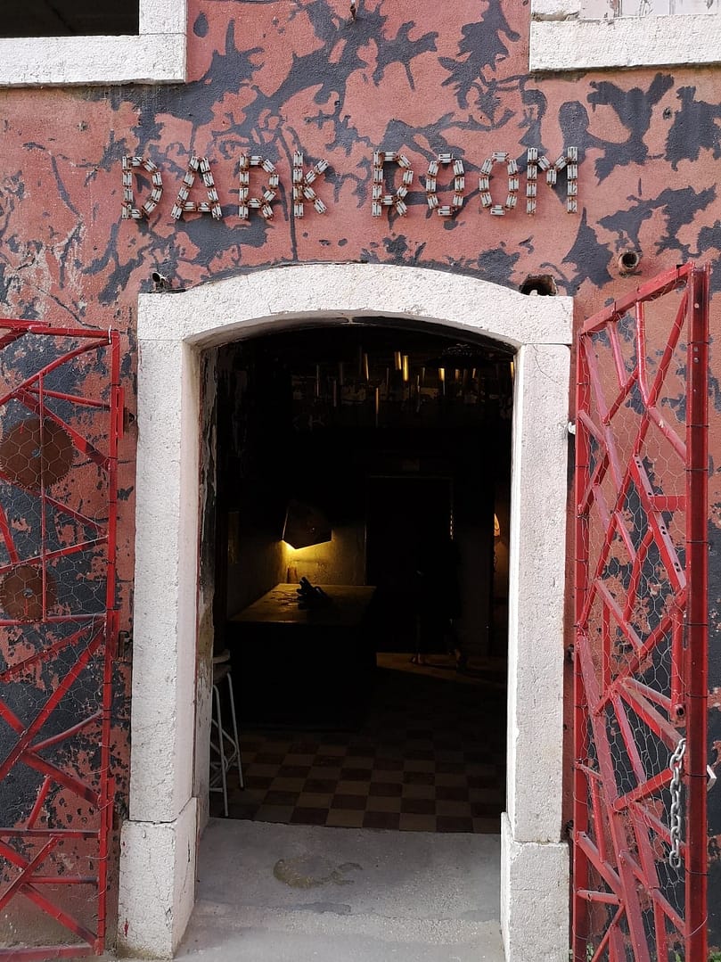 Lisbon by night offers an extensive underground scene that allows you to party until the early hours.