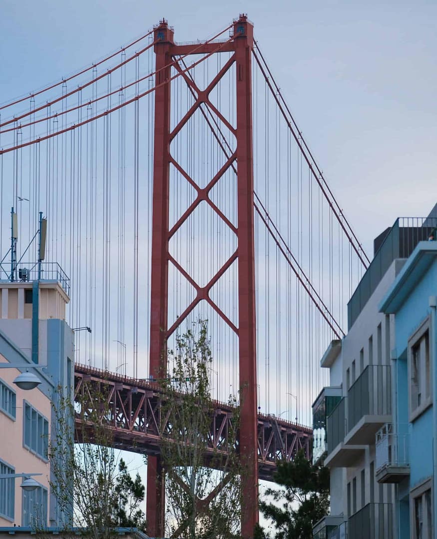 Working in Portugal requires the validation of several administrative steps